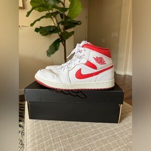 AIR JORDAN 1 MID SE | USED ONCE